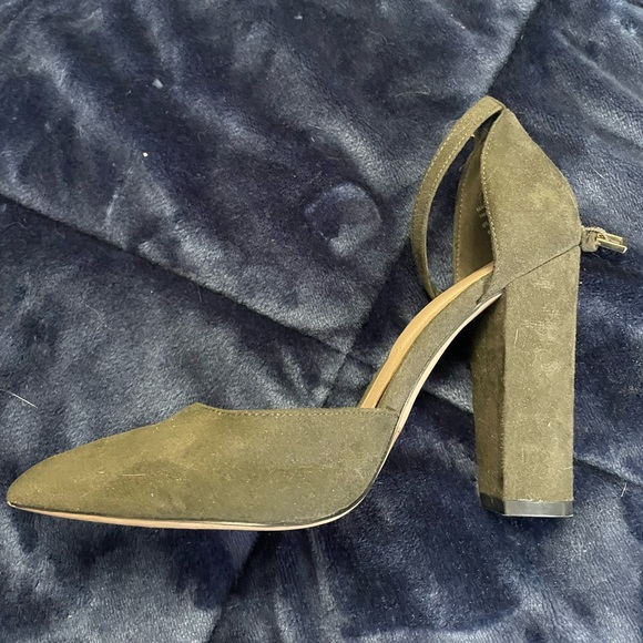 ALDO closed toe block heel - Picture 2 of 5